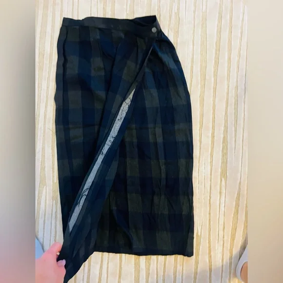 Like new gorgeous Gap size 14 green and black long Plaid Skirt - Picture 4 of 5
